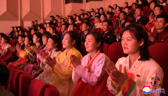 북한, 광명성절 경축 인민예술축전 진행