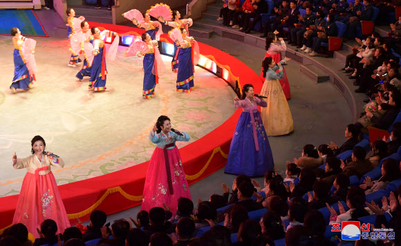 북한, 광명성절 맞아 각지서 공연 진행