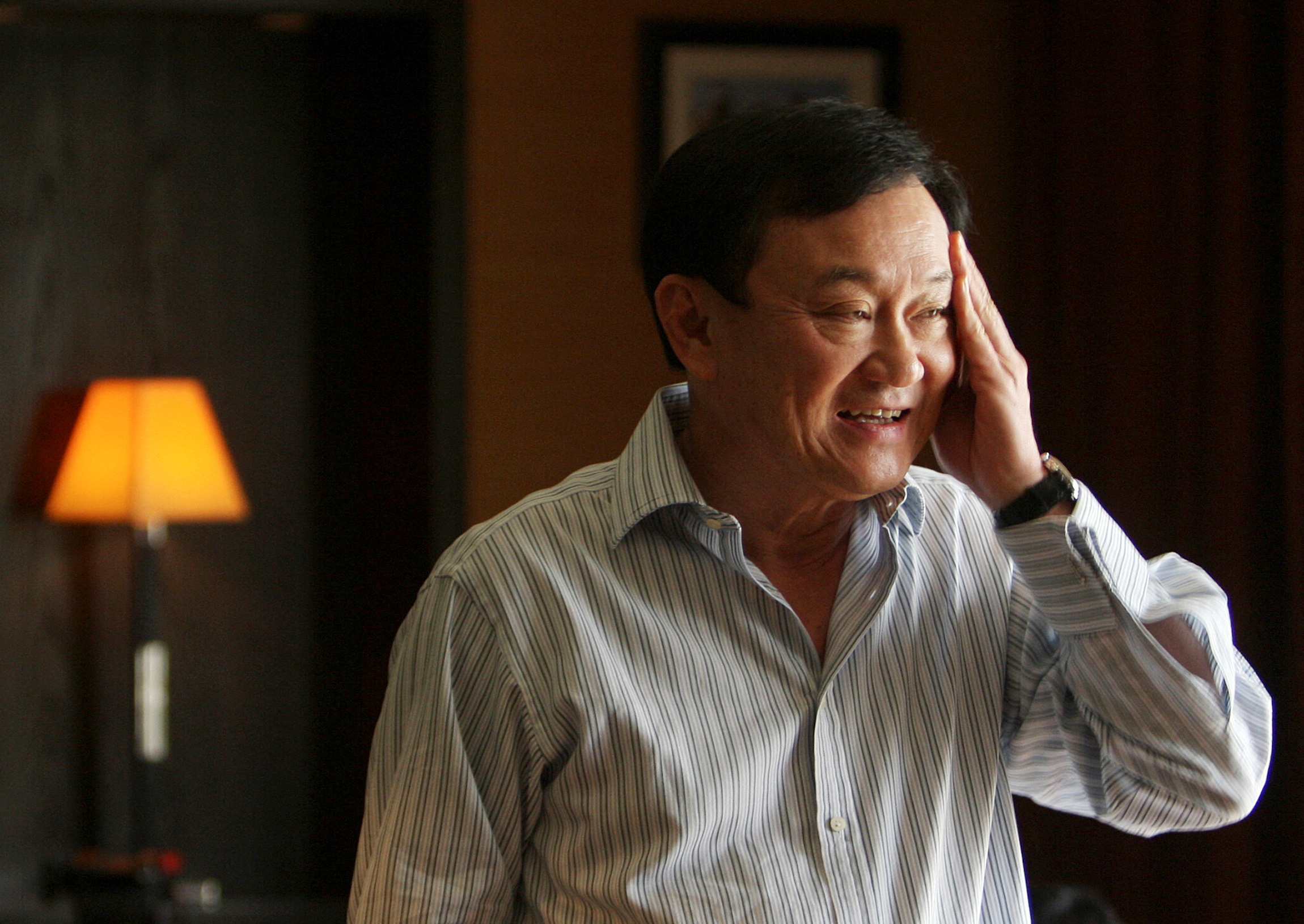 FILE PHOTO: Thailand‘s former prime minister Thaksin Shinawatra smiles during a meeting near his home in Dubai July 3, 2011. REUTERS/Jumana El Heloueh/File Photo