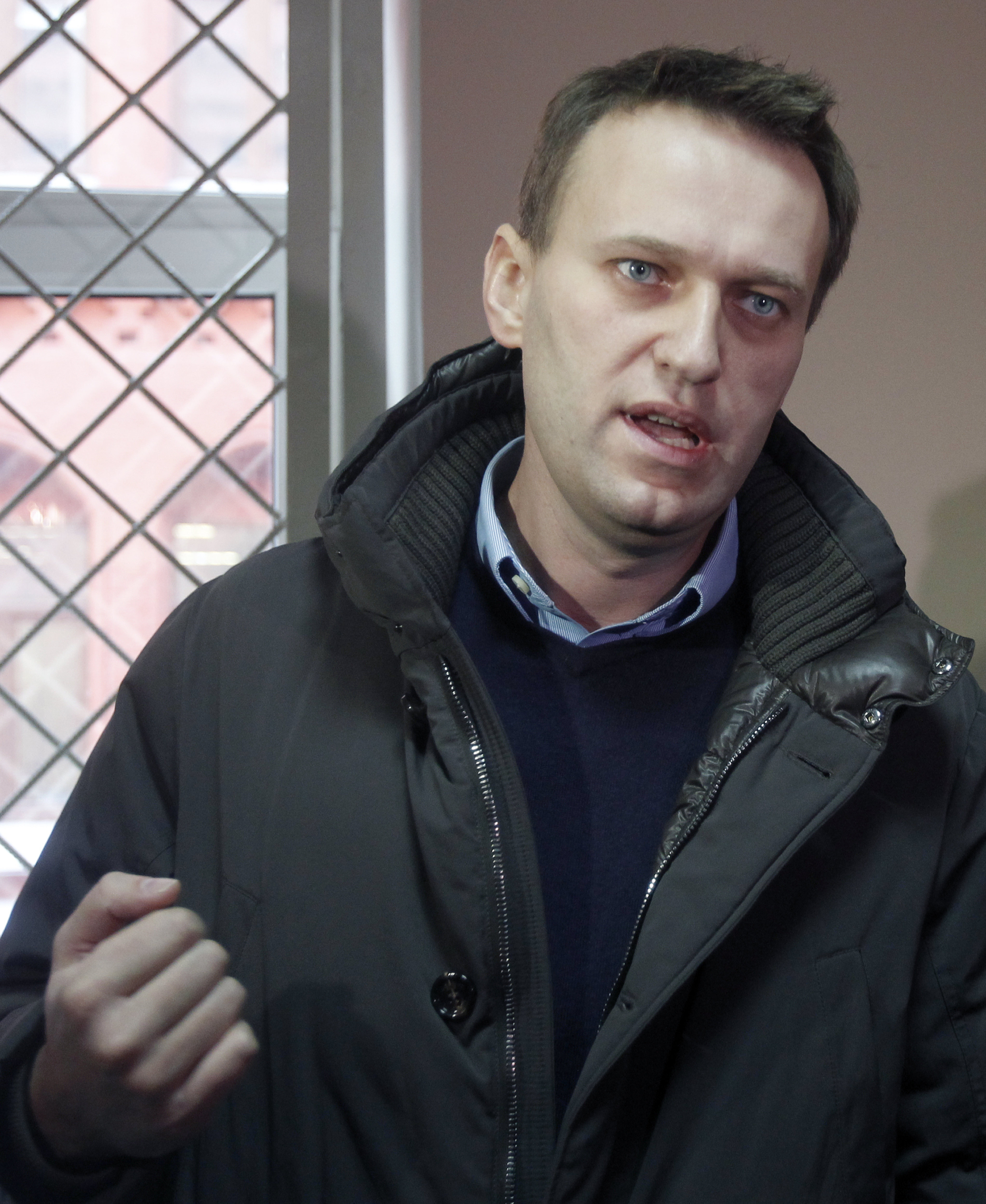 지난 16일(현지시간) 러시아 시베리아 감옥에서 돌연 사망한 알렉세이 나발니가 2012년 3월 러시아 당국의 횡령 혐의 기소에 맞서 모스크바의 법정에서 자신의 입장을 피력하는 모습. 모스크바 AP 연합뉴스