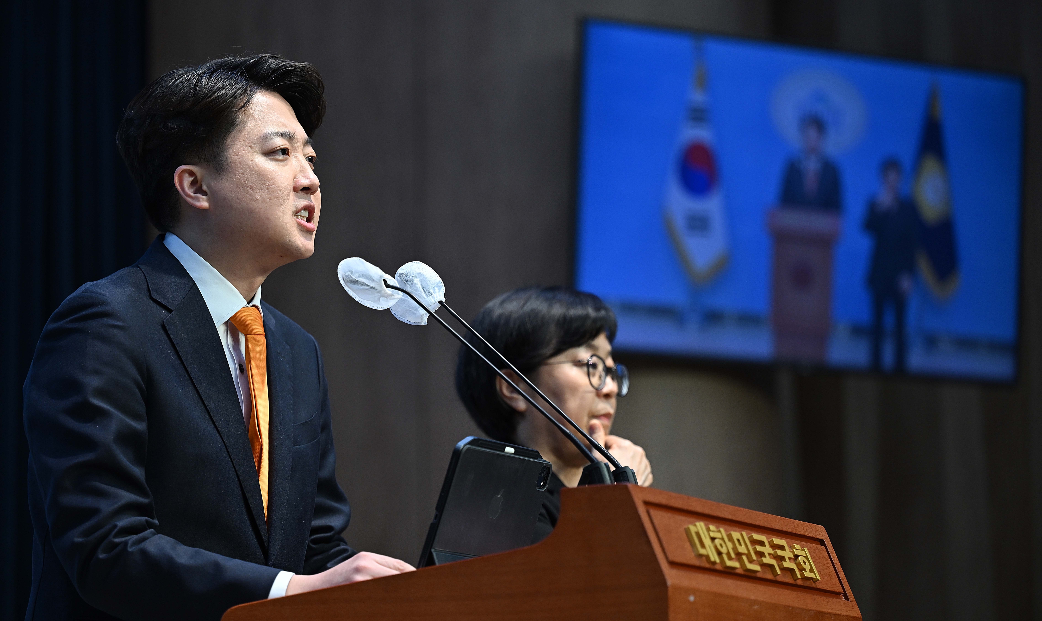 이준석 개혁신당 공동대표가 20일 서울 여의도 국회 소통관에서 ‘이낙연 공동대표의 합당 철회 선언’과 관련해 입장 발표를 하고 있다. 2024.2.20 오장환 기자