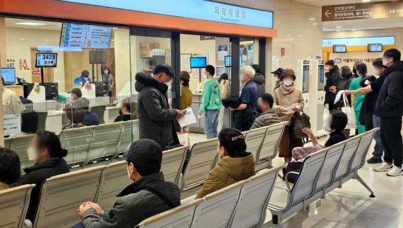 진료 대기 중인 환자들