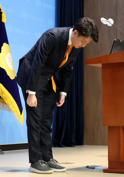 사과하는 이준석 대표