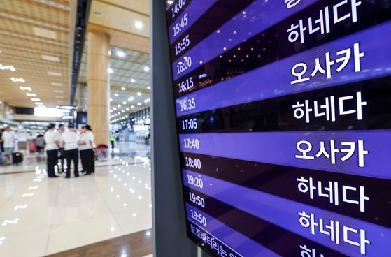 김포국제공항 국제선 전광판에 일본으로 향하는 비행기 운항정보로 가득 채워져있다. 뉴시스