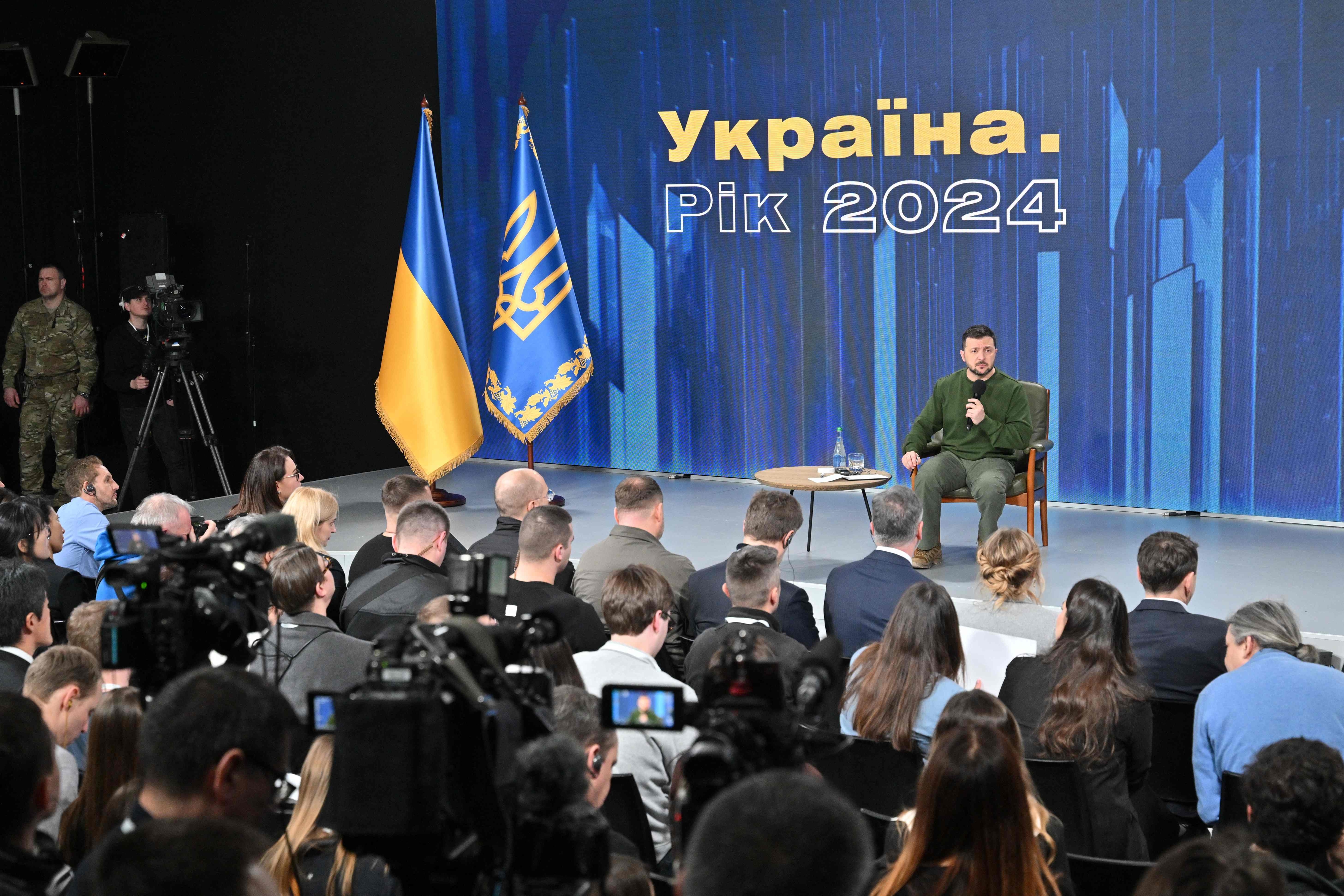 볼로디미르 젤렌스키 우크라이나 대통령이 25일(현지시간) 수도 키이우에서 개전 3년차를 맞아 ‘우크라이나, 2024년’라는 주제로 기자회견을 열고 있다. 2024.2.25 AFP 연합뉴스