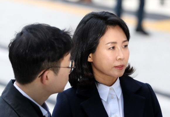 법정 들어서는 김혜경
