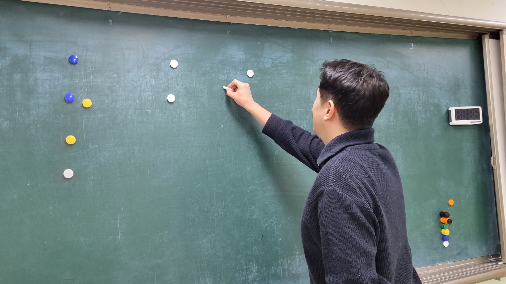 지난해 12월 서울의 한 초등학교 교실에서 만난 이성재(39·가명) 선생님