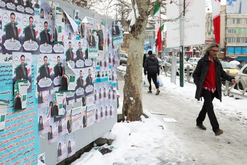 이란 테헤란 거리에 붙은 선거벽보. 로이터 연합뉴스