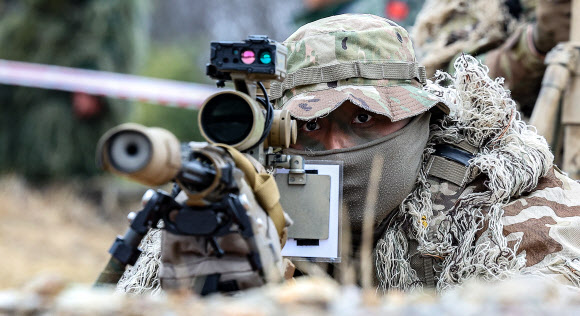 ‘저격수의 눈빛’