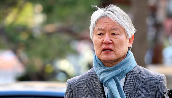 경찰 출석 전 입장 표명하는 노환규 전 의협회장