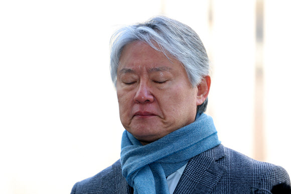 눈 질끈 감은 노환규 전 의협회장