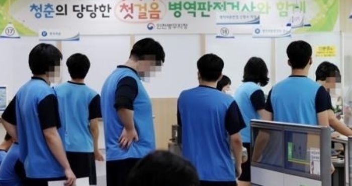현역병 입영을 회피하기 위해 극단적으로 체중을 감량한 20대가 징역형의 집행유예를 선고받았다. 연합뉴스