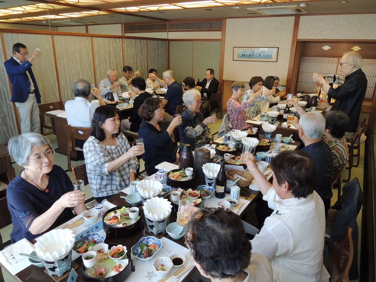 합장묘를 운영하는 일본 효고현 고령자생활협동조합이 매년 2회 개최하는 점심 모임의 모습. 효고현 고령자생활협동조합 홈페이지 캡처