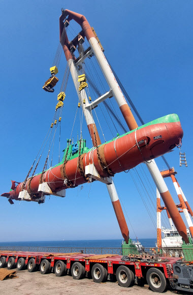 이전하는 강릉통일공원 북한 잠수함