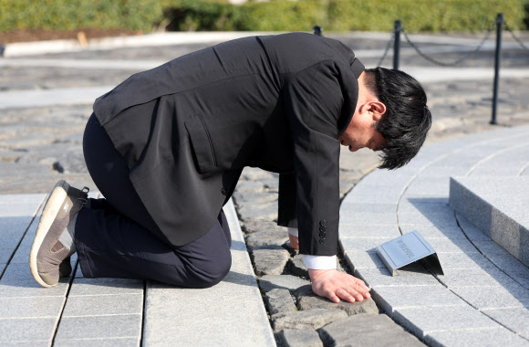 너럭바위 앞 양문석 후보