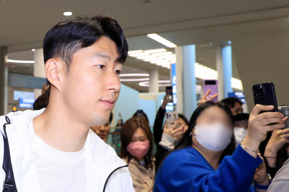 손흥민, 월드컵 아시아 2차 예선 앞두고 귀국