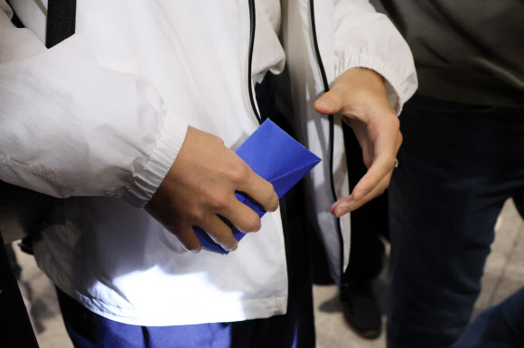 손흥민, 월드컵 아시아 2차 예선 앞두고 귀국