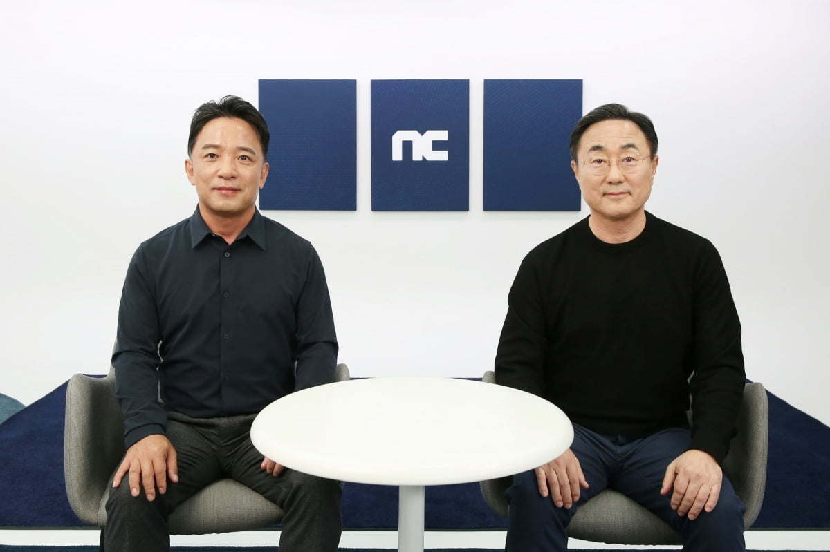 20일 엔씨소프트가 유튜브로 진행한 미디어 설명회에 참석한 김택진(왼쪽) 대표와 박병무 대표 내정자. 엔씨소프트 제공