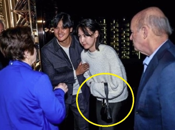지난 16일 서울 여의도 한 호텔에 마련된 LA 다저스 구단 저녁 식사자리에 참석한 오타니와 그의 아내 다나카. 존 수후 인스타그램 캡처