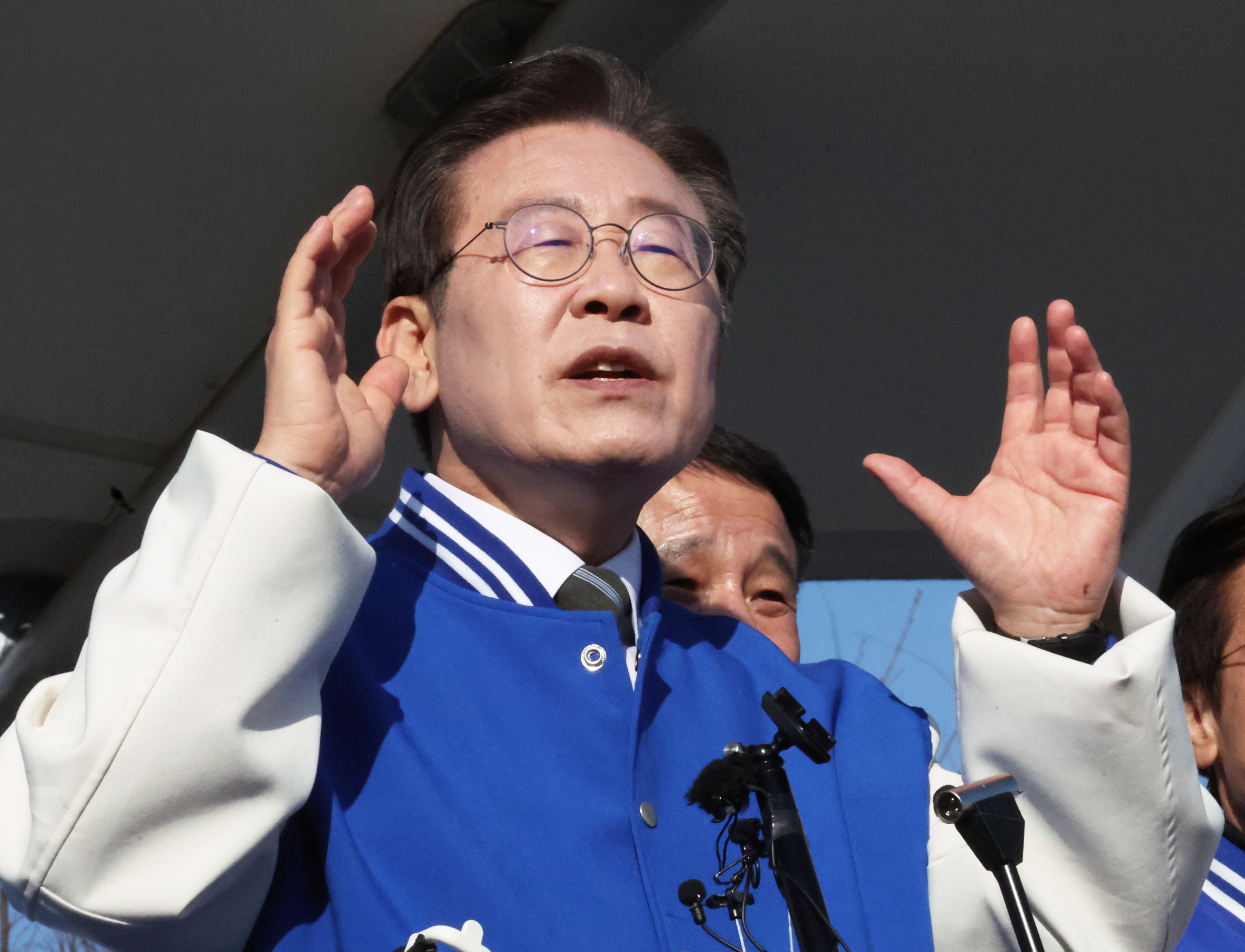더불어민주당 이재명 대표가 21일 오후 전북 군산시 옛 도심에서 연설하고 있다. 연합뉴스