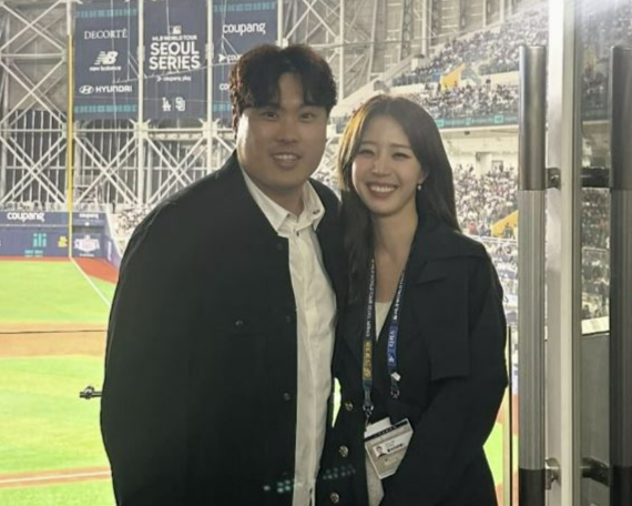 배지현(오른쪽) 전 스포츠 아나운서와 남편인 야구 선수 류현진. 배지현 인스타그램 캡처