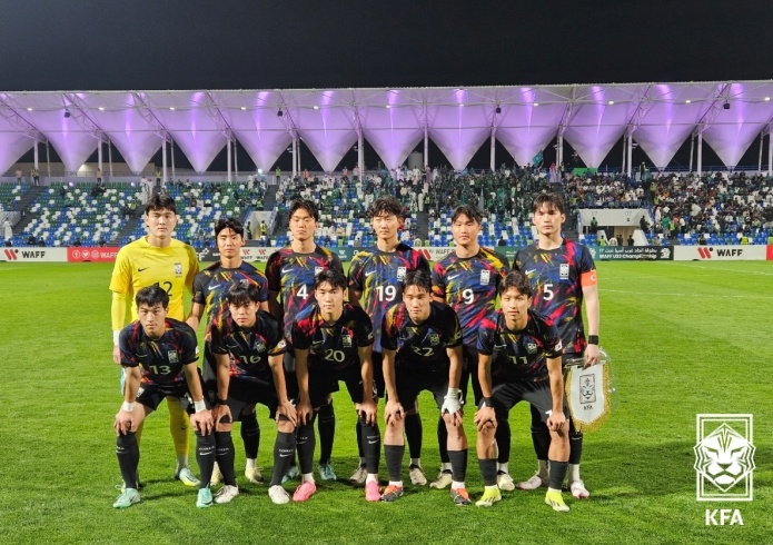 사우디아라비아와의 서아시아축구연맹(WAFF) U23 챔피언십 준결승전에 선발 출전한 올림픽 대표팀 11명의 모습. 대한축구협회 제공