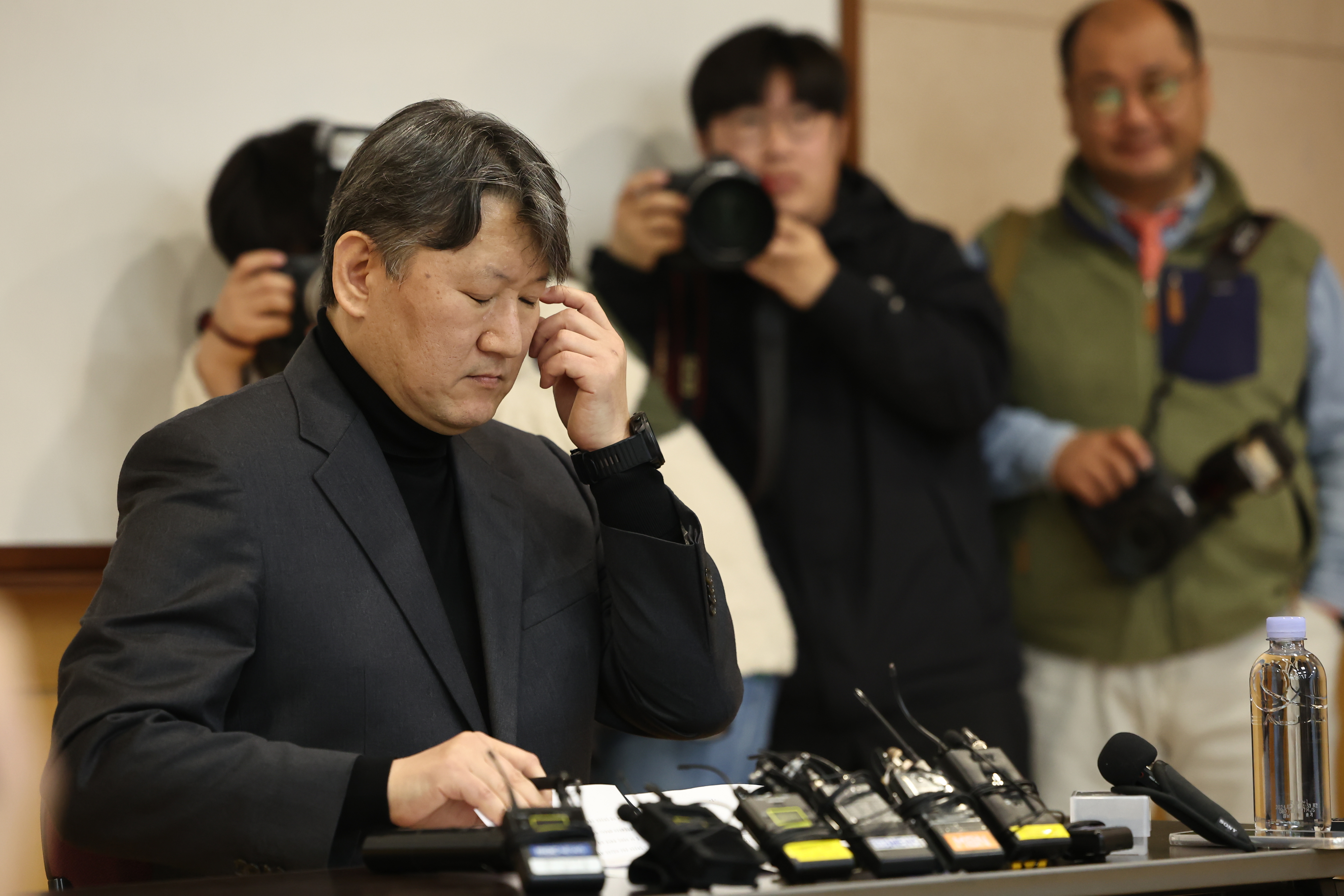 김창수 전국의과대학교수협의회장이 25일 서울 서대문구 신촌 세브란스병원에서 기자회견을 하고 있다. 2024.3.25 연합뉴스