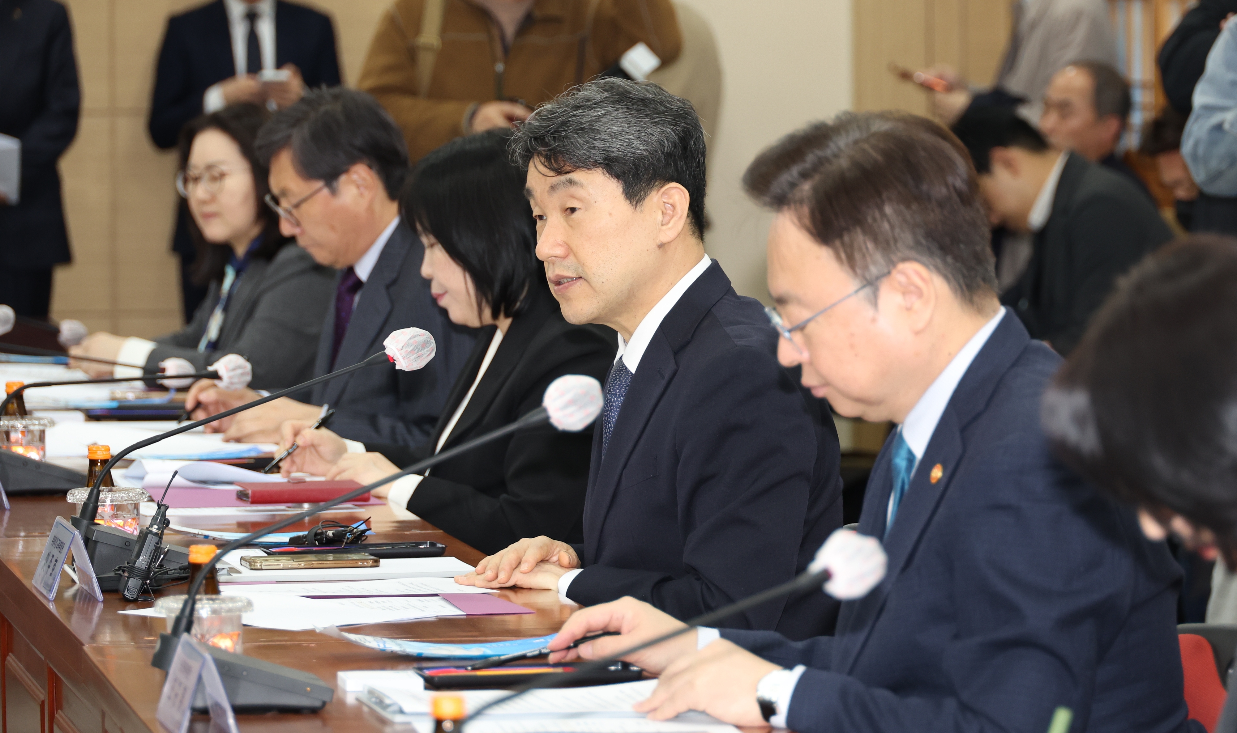 이주호 부총리 겸 교육부 장관이 25일 경남 진주시 경상국립대학교에서 열린 의대 운영대학 현장 간담회에 참석해 발언하고 있다. 교육부 제공