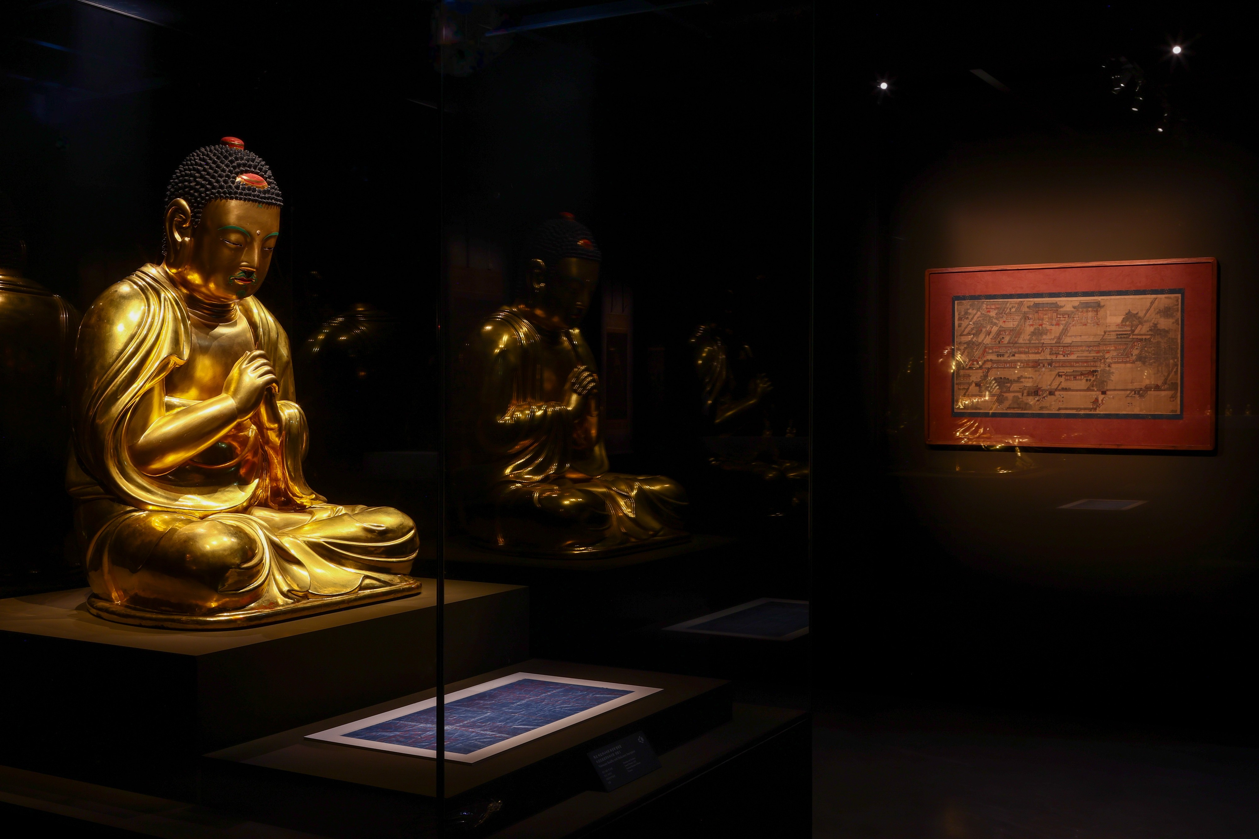 경기 용인 호암미술관이 동아시아 불교미술 속 여성을 조명한 기획전 ‘진흙에 물들지 않는 연꽃처럼’ 전시 전경. 호암미술관 제공