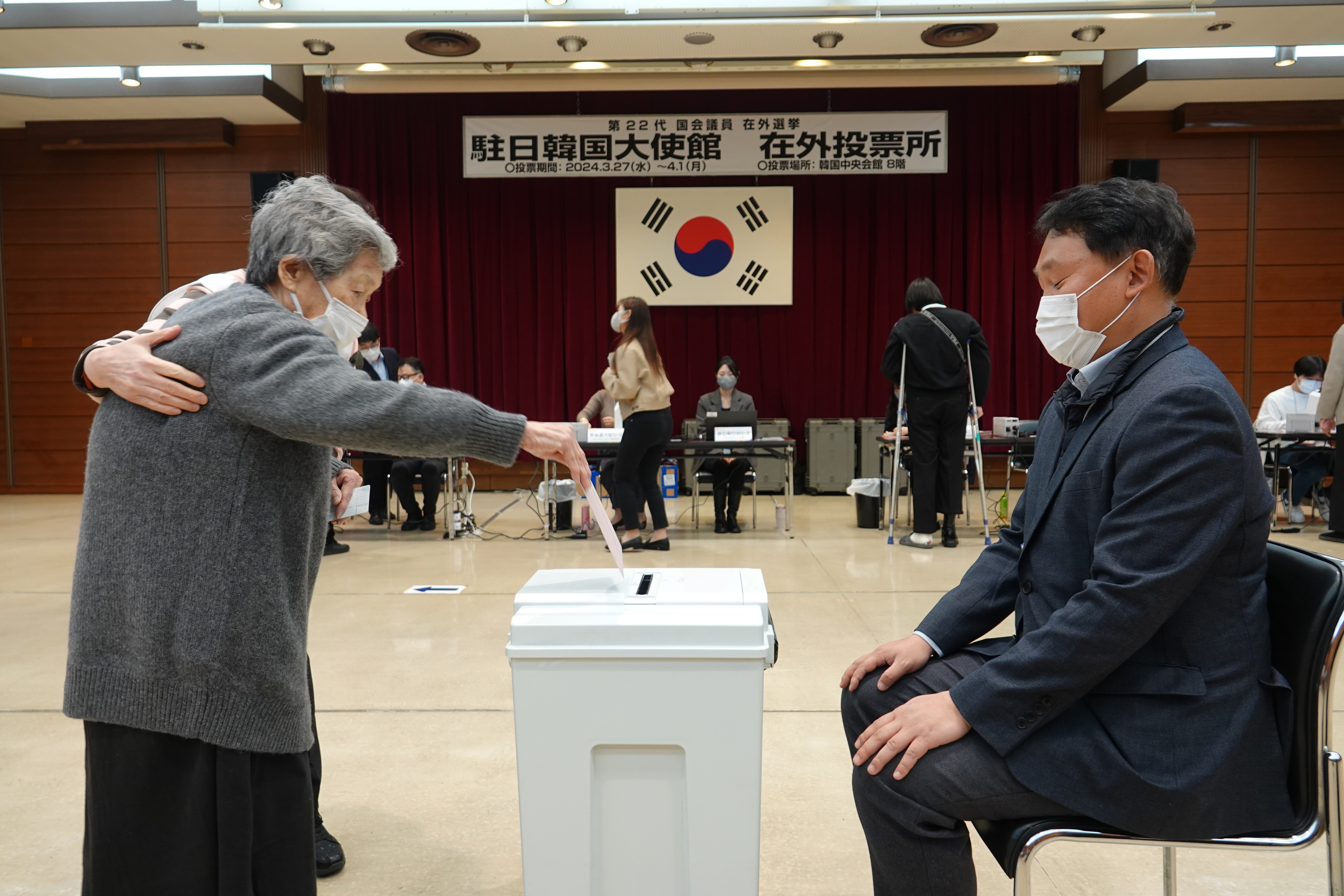재외국민 투표 시작… 94세 재일교포도 ‘한 표’