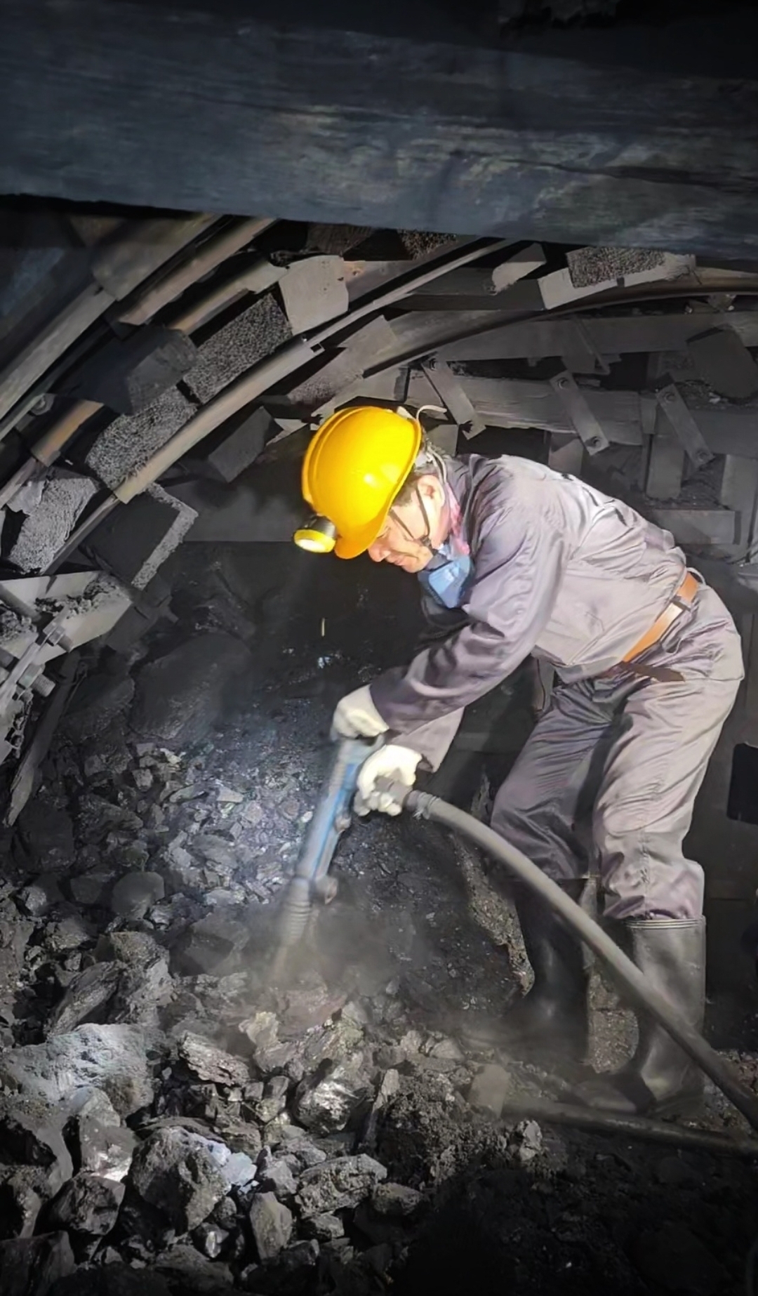김진태 강원지사는 28일 대한석탄공사 태백 장성광업소에서 일일광부 체험을 했다. 강원도 제공