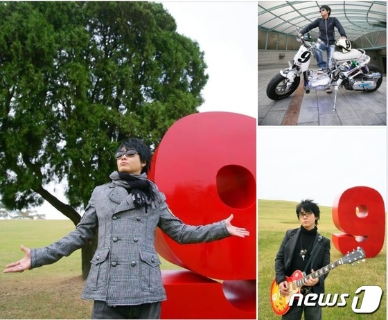 가수 이승환이 SNS에 조국혁신당 기호인 9를 상징하는 조형물과 바이크와 함께 찍은 사진을 게시했다.소셜미디어 캡처·뉴스1