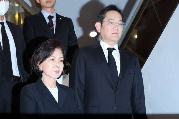 조석래 효성 명예회장 빈소 찾은 이재용 회장과 홍라희 전 관장