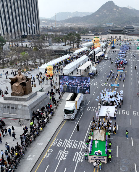 부활절 앞두고 열린 도심 퍼레이드