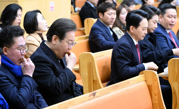 성찬식 하는 이재명 대표와 원희룡 후보