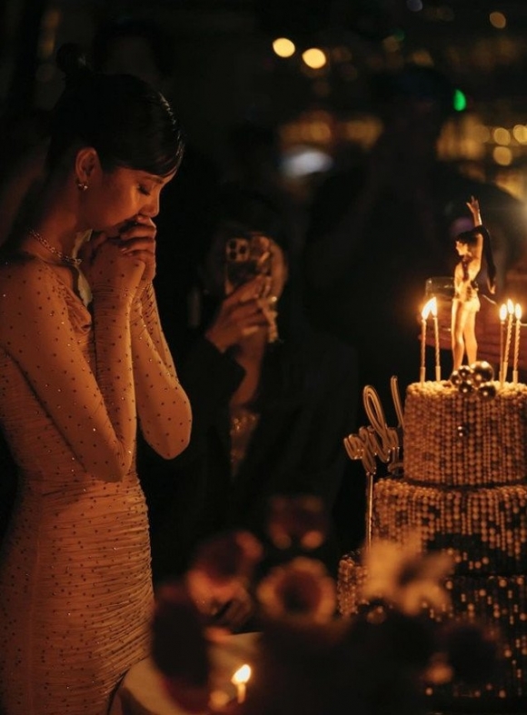 그룹 블랙핑크 리사가 초호화 생일 파티 현장을 공개해 눈길을 끈다. 리사 인스타그램