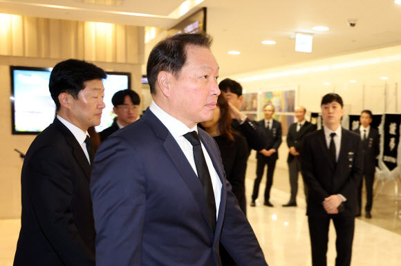 조석래 효성 명예회장 빈소 방문한 최태원 SK그룹 회장