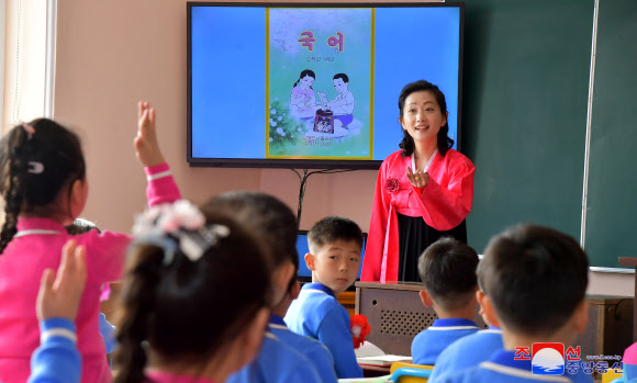북한 각지 대학.학교서 새 학년도 개학모임