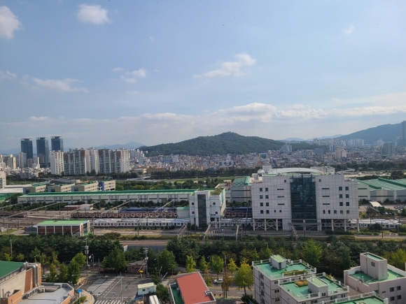 서울 성북구가 개발 구상을 구체화하고 있는 석관동 이문차량기지 전경.<br>성북구 제공