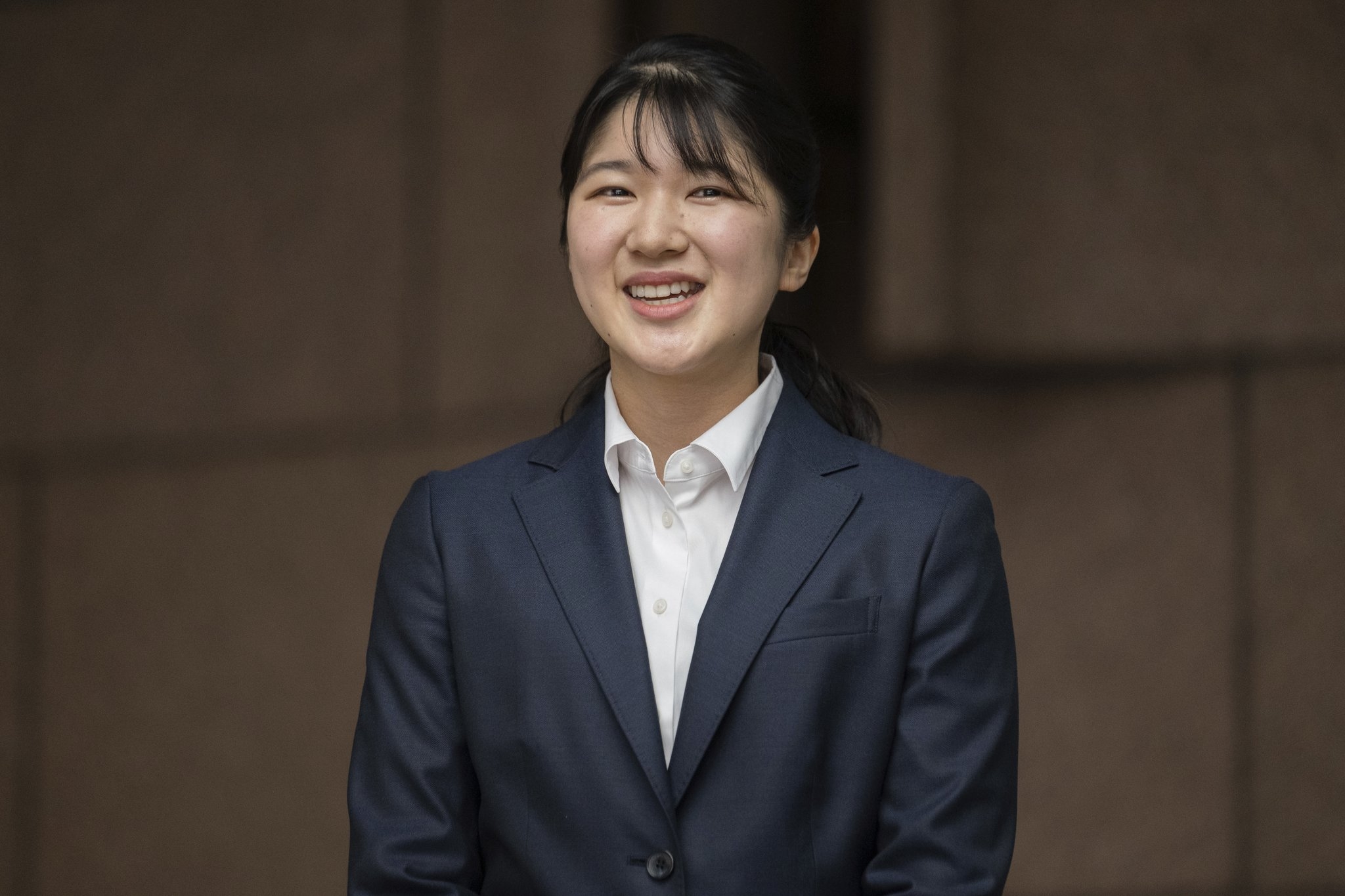 나루히토 일왕의 외동딸 아이코 공주가 1일 일본 적십자사에 첫 출근했다. AP=연합뉴스