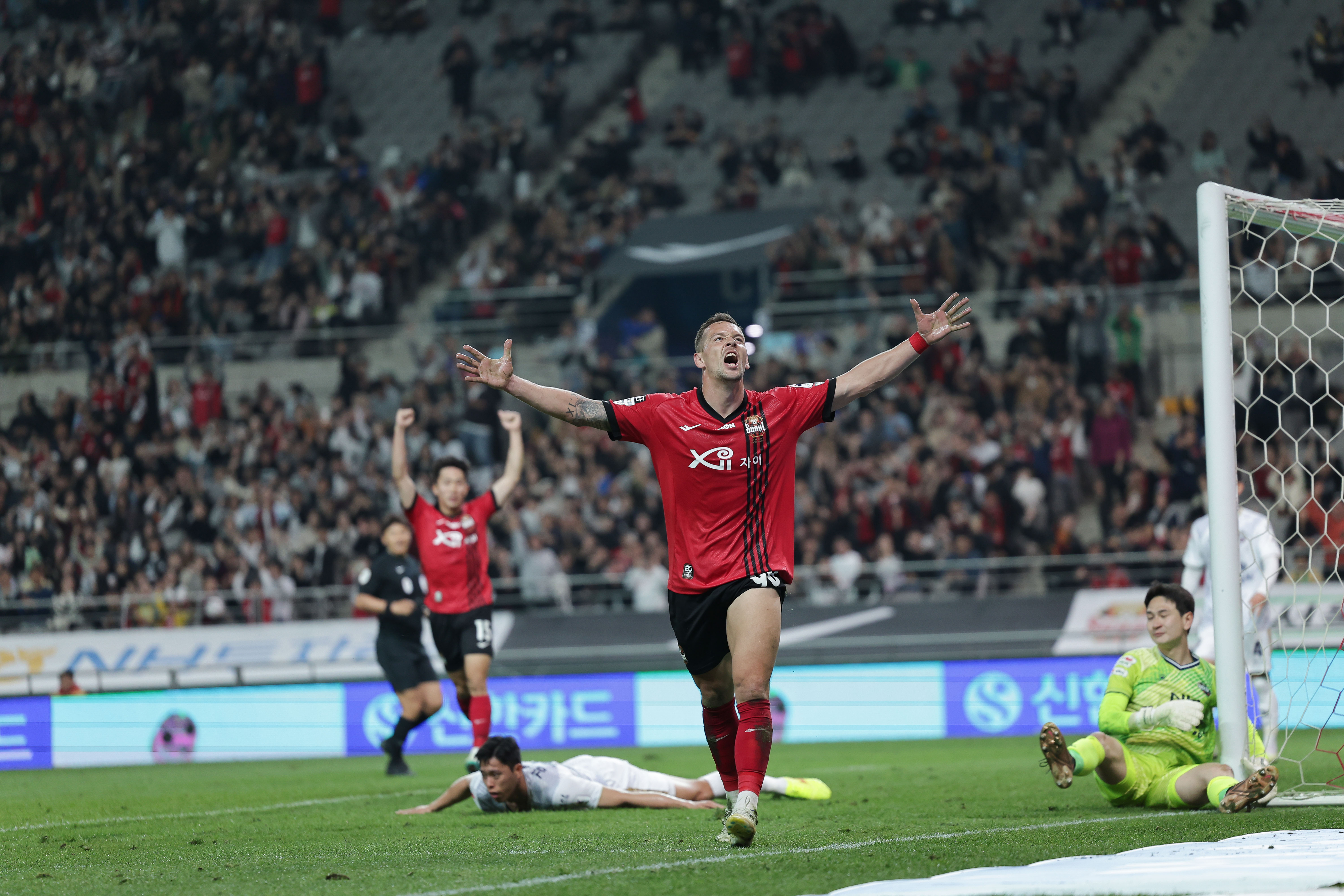 김천 상무를 상대로 2골 2도움을 터뜨린 FC서울 일류첸코. 한국프로축구연맹 제공