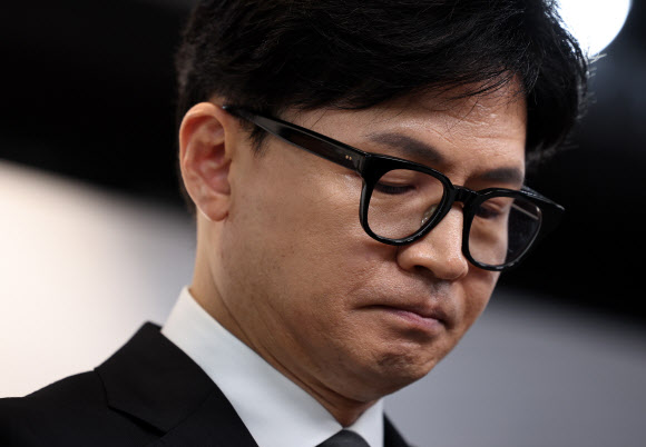 국민의힘 한동훈 비상대책위원장이 11일 서울 여의도 국민의힘 당사에서 제22대 국회의원 선거 관련 입장 발표를 하고 있다. 2024.4.11 공동취재