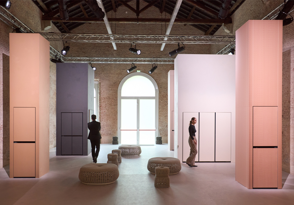 삼성전자가 15일(현지시간) 이탈리아 밀라노 레오나르도 다빈치 국립과학기술박물관 부지에 위치한 레카발레리제(Le Cavallerizze)에서 개최한 ‘공존의 미래’ 전시회 모습. 삼성전자 제공