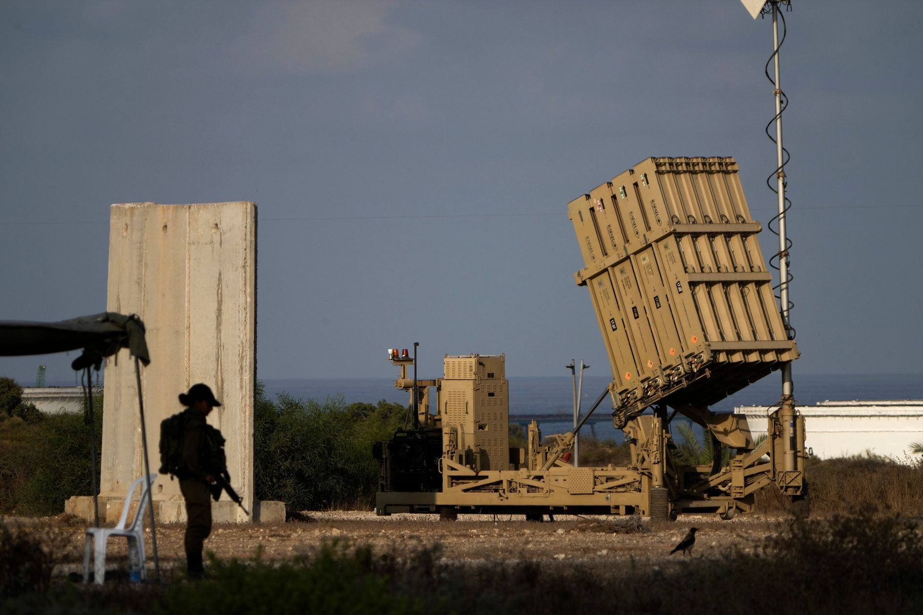 이스라엘 가자지구 국경 근처 아스글론에 있는 아이언돔(Iron Dome) 방어 미사일 시스템 포대. AP 연합뉴스