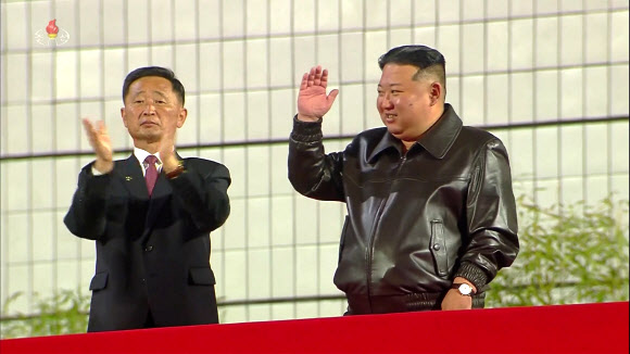 김정은, 평양시 화성지구 2단계 주택 준공식 참석