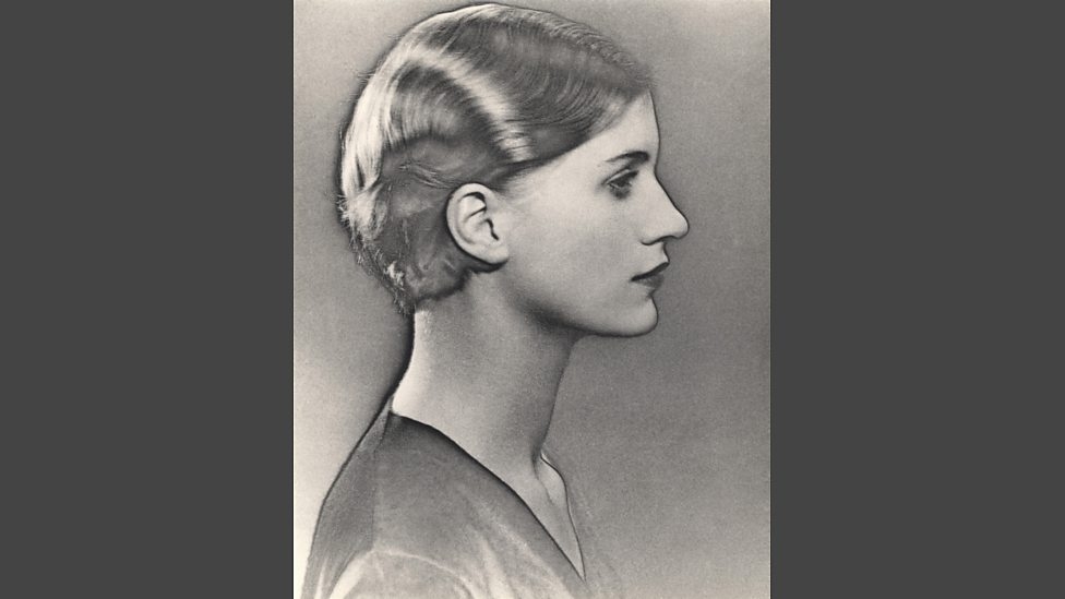 만 레이, 리 밀러의 솔라리스 초상, 1929년경, 펜로즈 컬렉션.