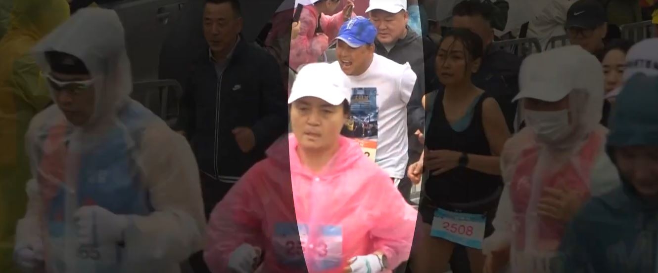 ‘2024 삼척 황영조 국제마라톤대회’에 출전한 이봉주.  유튜브 ‘강원일보TV’