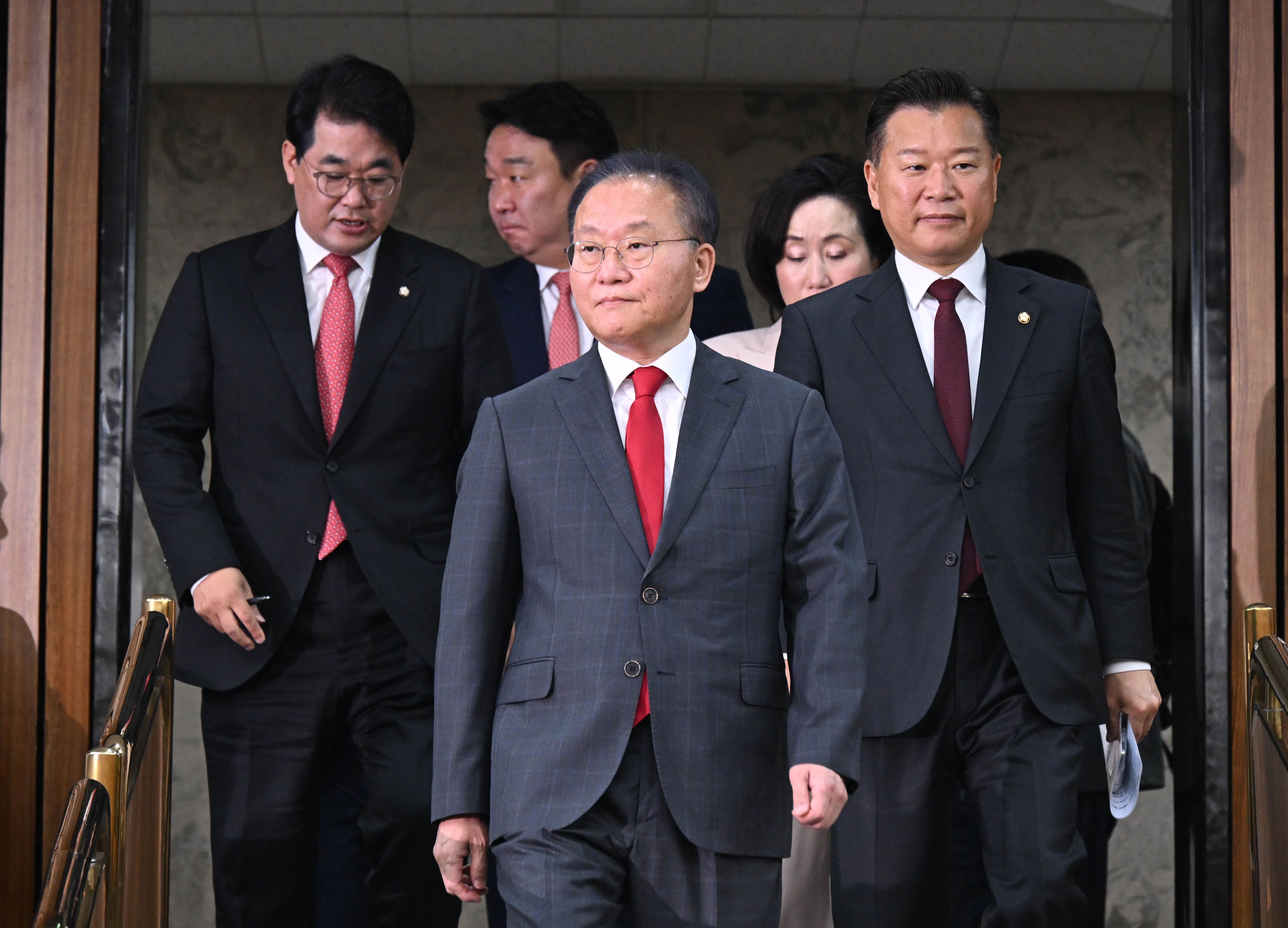 23일 윤재옥 국민의힘 당 대표 권한대행이 국회에서 열린 원내 대책 회의에 참석 하고 있다. 안주영 전문기자