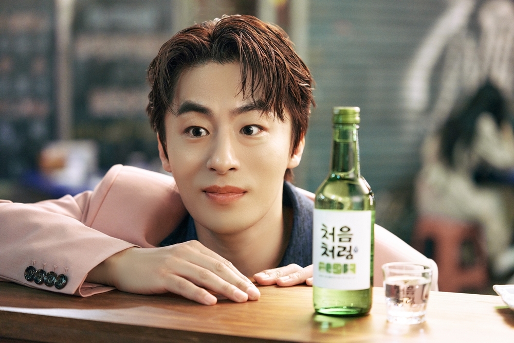 ‘처음처럼’의 또 다른 신규 모델 배우 구교환.
롯데칠성음료 제공
