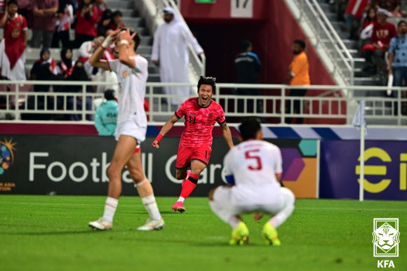 26일(한국시간) 카타르 도하 압둘라 빈 칼리파 스타디움에서 열린 2024 아시아축구연맹(AFC) 23세 이하(U-23) 아시안컵 8강 한국과 인도네시아의 경기. 한국 정상빈이 2-2 동점골을 성공시킨 뒤 환호하고 있다. 2024.4.26  연합뉴스